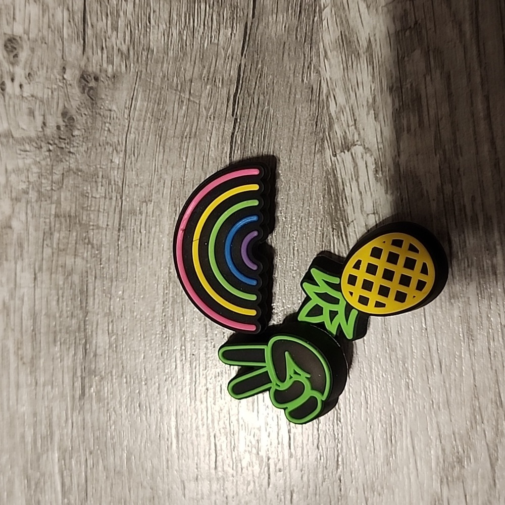 Girls‎ croc charms